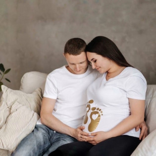 Футболка для фотосесії вагітних з ніжками